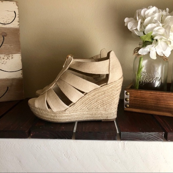 Cream colored wedges - Picture 2 of 4